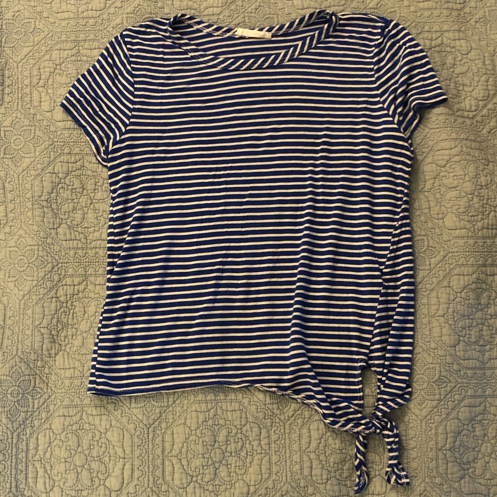 Shirt with tie